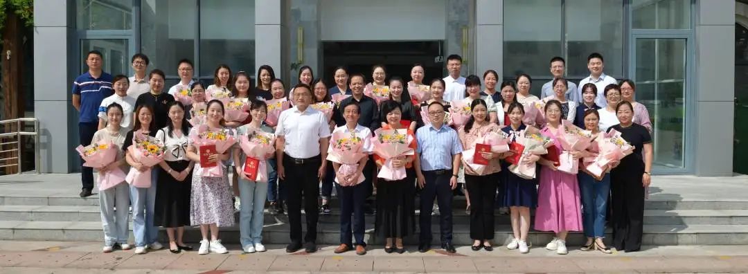 躬耕教坛，强国有我。淮安市青少年宫祝广大教师节日快乐！